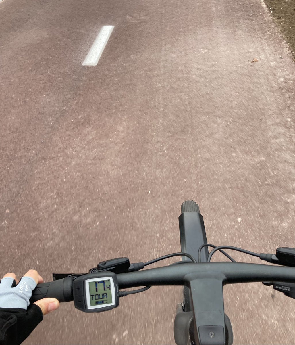 Työmatkapyöräilyn juhlahetkiä; Pohjoisbaanan kiertoreitti Oulunkylässä on poissa ja upouusi baana auki!
Keväällä hankittu sähköpyörä on myös ollut 👌valinta 20km työmatkalle ja lisännyt pyörällä liikkumista muutenkin, suosittelen! Toki gravelille löytyy käyttöä edelleenkin.