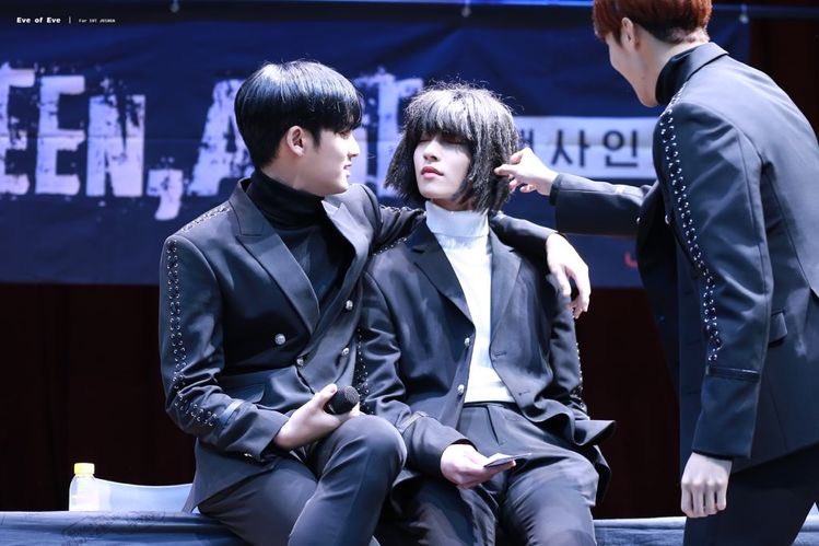 random mingyu (@randommingyu) on Twitter photo 