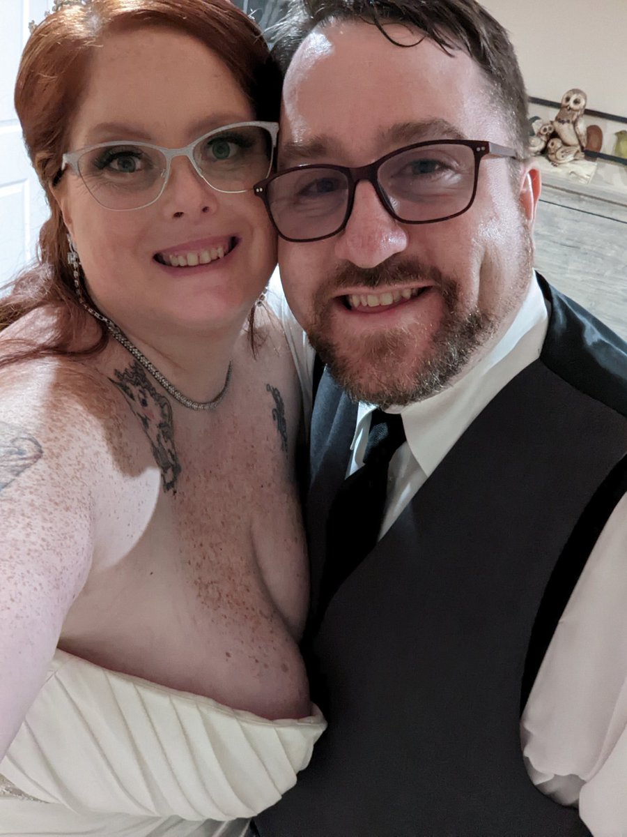 becka_epic's tweet photo. I'm Mrs. Whalen 💞

We got married on August 27 and I am so excited to be a wife 💍

#becomingthewhalens #weremarried #mrandmrs #husbandandwife #sohappy https://t.co/hzNYMeaayw