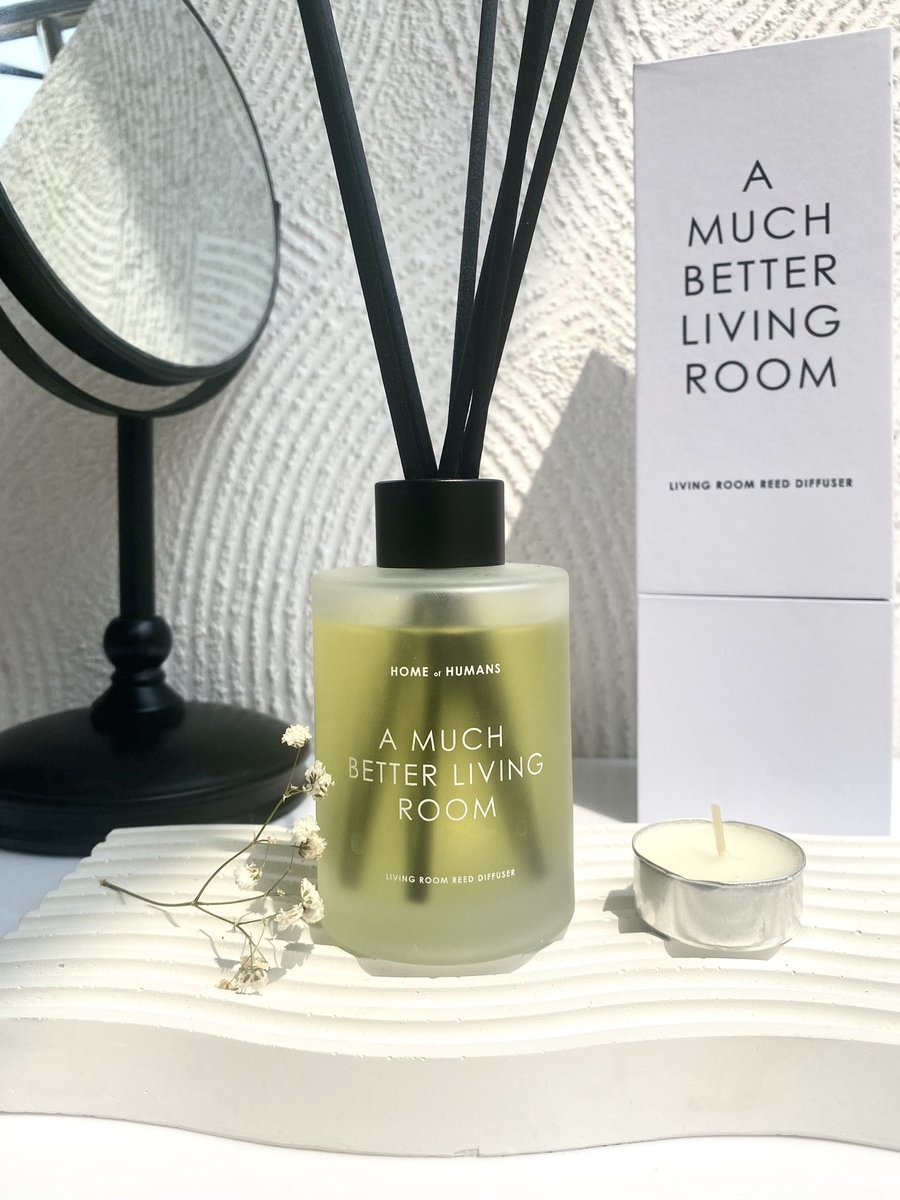 reviewbylia's tweet photo. Baru kali ini ruang tamu aku se wangi itu sampe dinotice orang yang pada main kerumah 😭

Seriusan deh reed diffuser ini scentnya menyebar rata &amp; varian “A much Better Living Room” yang kupunya ini wanginya relaxing banget , jadi kaya lagi di spa mahal gitu 🥺🤍

#racuninparfum https://t.co/7VbvgH3v0U