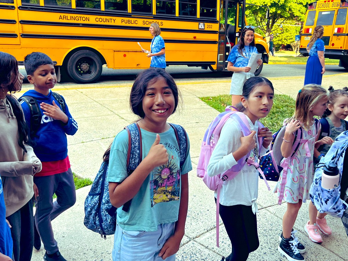 APSVirginia's tweet photo. Welcome back @BarcroftEagles - have a  great school year!! 👋😁#APSBack2School https://t.co/OdodoRHuk0
