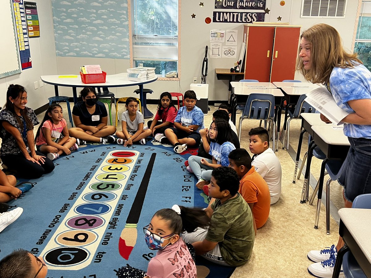 APSVirginia's tweet photo. Welcome back @BarcroftEagles - have a  great school year!! 👋😁#APSBack2School https://t.co/OdodoRHuk0