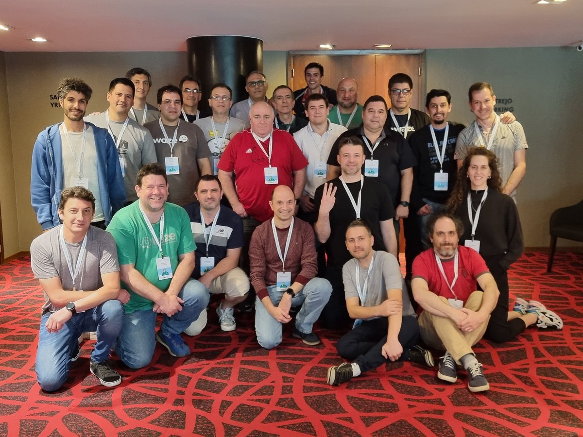 WazeArg's tweet photo. El fin de semana nos juntamos con los colegas de @waze_uy y @wazepy en el Meet Subregional para compartir experiencias.
Aplauso a parte del grupo de colaboradores que de forma altruista ayuda a que todos los Wazers tengan el mejor mapa y experiencia.
@waze #wazemeetup https://t.co/RihtwtEsPc