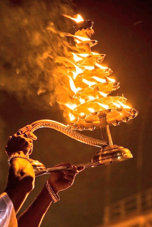 ritukashyap01's tweet photo. These are not ordinary flames, they are the fire of truth, showing the grandeur and vastness of Sanatan, which is waving like the flag of Dharma.

#सनातन_ही_राष्ट्रीय_धर्म_है
 https://t.co/ca34olxz3y