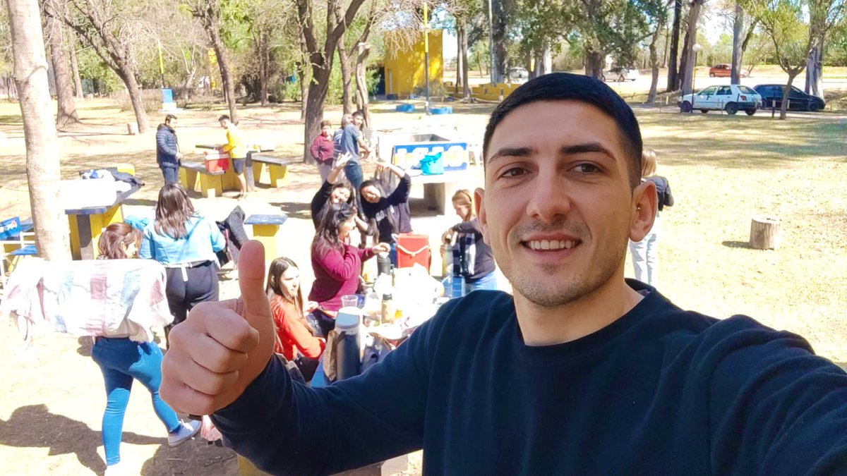 dario_baravalle's tweet image. Trabajar en equipo, integrarnos, abarcar cada área de trabajo con aptitud, escucharnos, poder pensar distinto pero siempre trabajando en conjunto !
#SiempreBoca #SiempreLaPeña #PBSF #SomosLaPeña