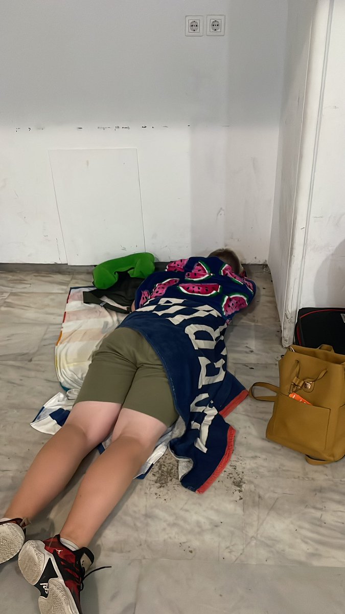 CarlTaylor28's tweet photo. @easyJet Can you please explain how this is acceptable? Children as young as 12 weeks old left like this.
No Hotel provided on a 16 hour delay. No food or water provided for 11 hours.
Please explain.. https://t.co/6zkTNdor7s