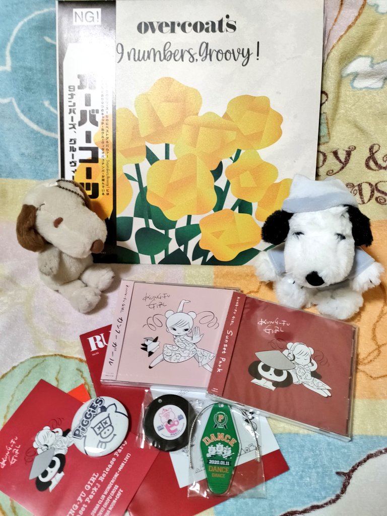 snoopyonta's tweet image. なんかタグ付け忘れたのでもっ回笑
昨日はまあまあ金使った！笑あとシールやらバッジやらいっぱい貰った!くれた人ありがとう！🙇🐼🐷
今日は帰りにwimpy'sの新譜も買った!!🍔今から全部爆音で聴きます!
通報されるのでイヤホンで😂
#piggies
#カンフーガール
#overcoats
#wimpys