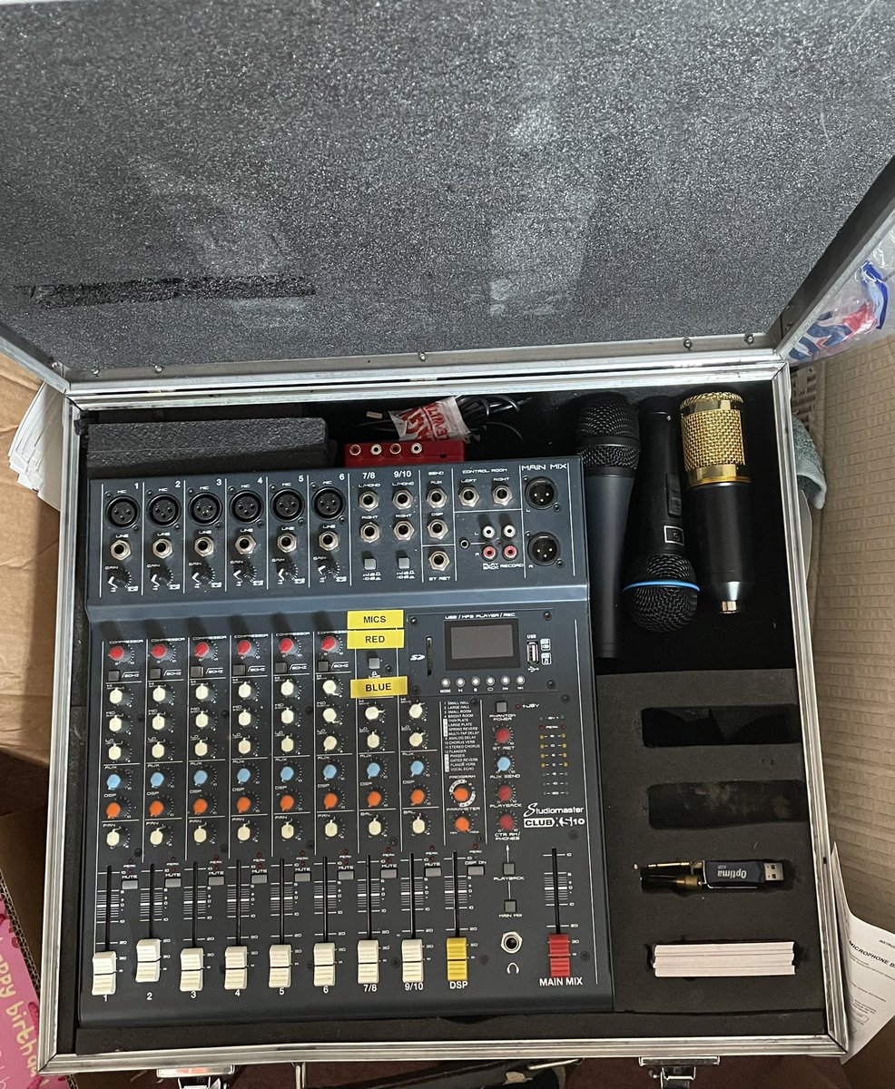 382radio's tweet photo. Packing away the Studio whilst listening to @RadioTfsc https://t.co/Sy5MJ4pFr5