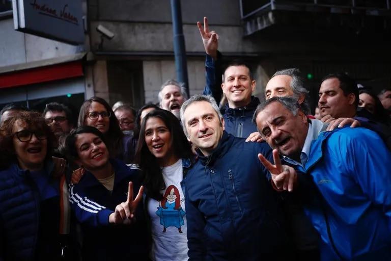 Politica_ln's tweet photo. Andrés Larroque dijo que la casa de Cristina Kirchner es un “santuario” y afirmó: “La dan por terminada y el peronismo está con ella” https://t.co/gTLzx6Yt1S https://t.co/prmaHVMP0f