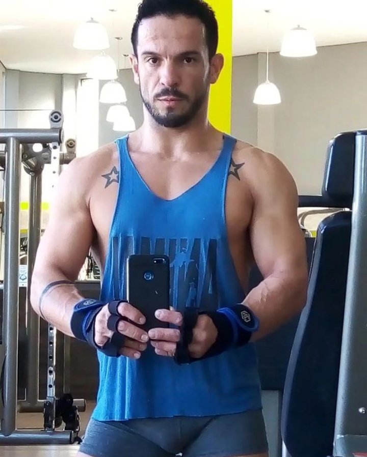AlexStan_01's tweet photo. Bora treinar?
#gym #academia #gostoso #homemgostosodaporra #mensphysique #menstyle #gym #sarado #top #gay #gaypride #lindo #instalike #instagay #instagood #amazing #followforfollowback #instalike #chuvadeseguidores40k #chuvadelikes50k #muscle #muscleman #hotmen #sexy #sexyguy https://t.co/hVJPVQgZeX