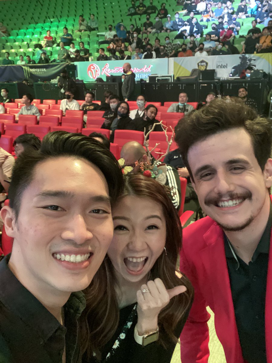 apyh22's tweet photo. Getting to meet these beautiful &amp; ultra talented ppl is honestly such a blessing!🤩 am so glad I got to meet you in person rather than on my pc!🤣anyway, I truly hope all of you enjoyed yourselves here in Msia! Rest well dear @SheeverGaming @EpheyDota @SirActionSlacks @MrAvoPlus https://t.co/nByod5piKM