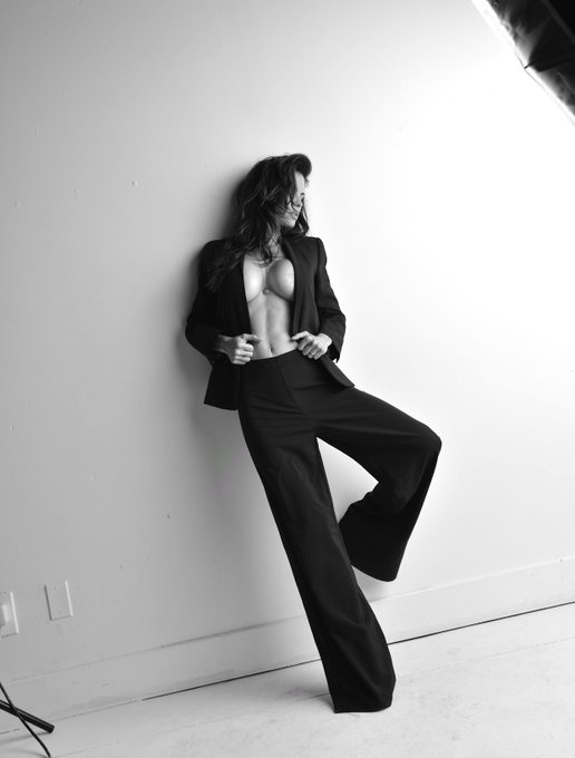 Go and crush your Monday goals 💪🏼🖤 #Monday #blackandwhite https://t.co/a2Wkh7GWdO<a href="/tag/monday"class="tags">#Monday</a><a href="/tag/blackandwhite"class="tags">#blackandwhite</a>