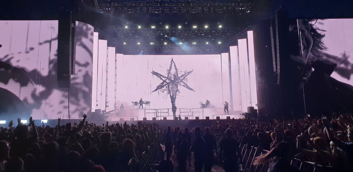 visionengineer's tweet photo. The past few days I have been helping #BBC produce #readingfestival2022 working with @NEP_UKI 
Definitely one of my top 5 jobs
#NoMusicOnADeadPlanet https://t.co/K43ojV198A