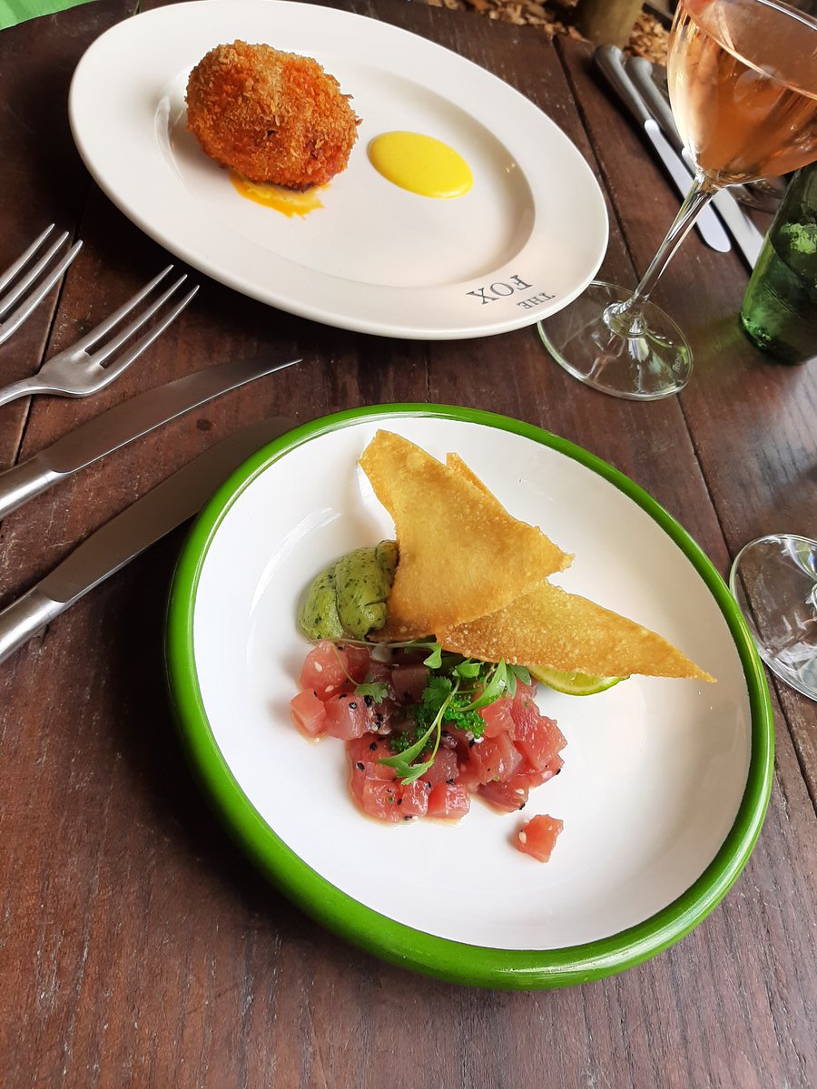 MichelinGuideUK's tweet photo. First look at the chic, immaculately refurbished The Fox at Oddington by @daylesfordfarm
#Cotswolds
https://t.co/4tZMXY8Gcw https://t.co/mGSlDND6l0