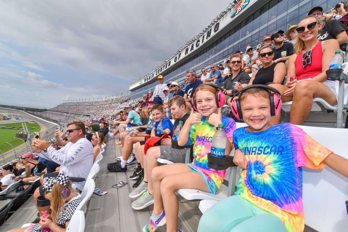 DAYTONA's tweet image. To the best fans in sports: Thank you for another incredible race weekend 👏 

#CokeZeroSugar400 | #Wawa250