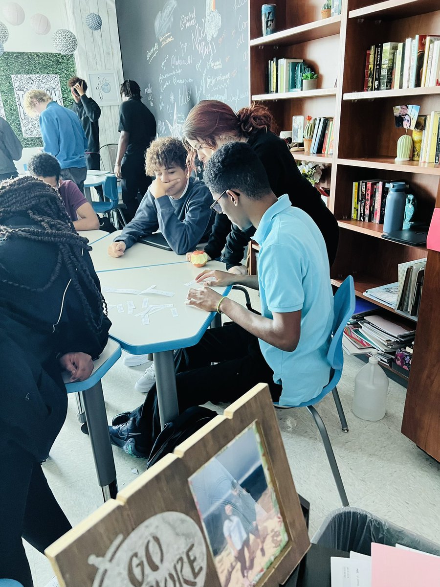 NFHS_TrueNorth's tweet photo. Time is of the essence…@mrsburrow211’s Journalism students work against the clock to put together a timeline of historic events in American media. #COMMIT
#trueNorth #educate

@forneyisd @justinwterry @PrincipalJung @T_hop1814 https://t.co/jDDMVGAFhK