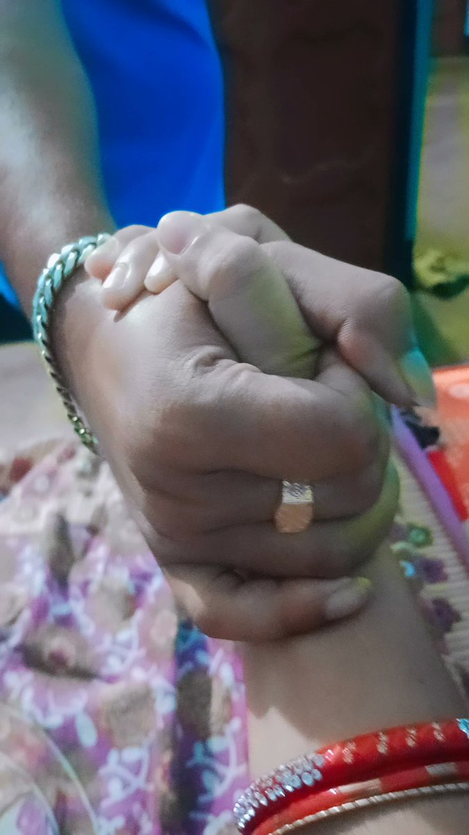 କେବେ ତମେ ବୈଶାଖ ତ କେବେ କୃଷ୍ଣଚୂଡ଼ା 
ଶୁଷ୍କ ମରୁଭୂମି ମୁହିଁ ତୁମରି ପାଖୁଡ଼ା ।
ଅପେକ୍ଷା ରେ ରତ ଅଛି କାହିଁ କେତେ ଦିନୁ, 
ଶୁଖିଲାଣି ତଣ୍ଟି ଓଠ ତୁମ ସ୍ପର୍ଶ ବିନୁ ।
ଆସ ପ୍ରିୟ ହରିନିଅ ତୁଷ୍ଣା ର ସାଗରୁ,
ଅପେକ୍ଷାରେ ଅଛି ତୁମ ଅନେକ ଯୁଗରୁ.........
#ମୋ ପ୍ରେମ........