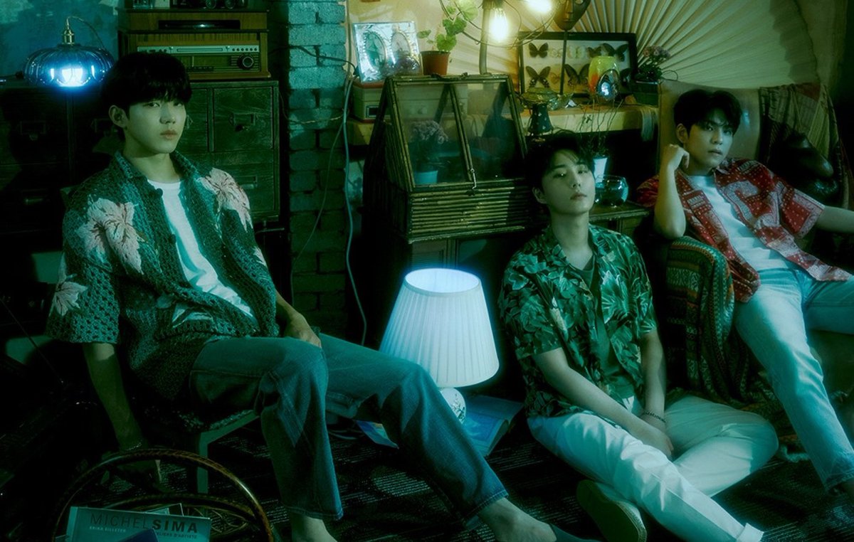 Mrs3freettt's tweet photo. Tbh I like the sub unit more -> DAY6 (Even of Day) + they’re my age, so I can safely simp. https://t.co/z00OUEbwf1