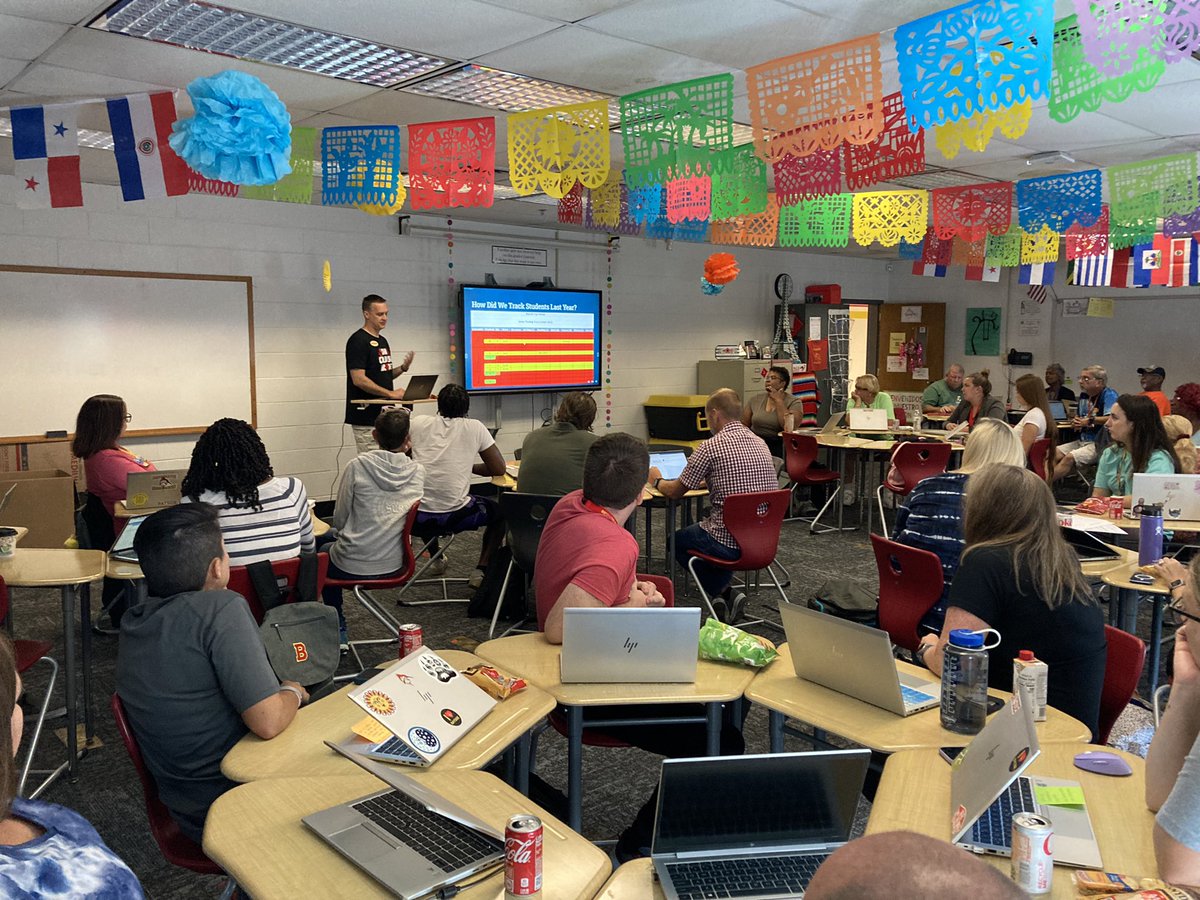 Hello_Newman00's tweet photo. Our Royal Marlin Cruise Line Captain @TroyWalton24 leading our passengers through an important #data discussion & how it relates to ensuring success for each of our students & the rough seas they may encounter. #Seek #Grow #Believe #FollowYourCompass #StayAbove90 @BHSMarlins https://t.co/koUfJHB7PB