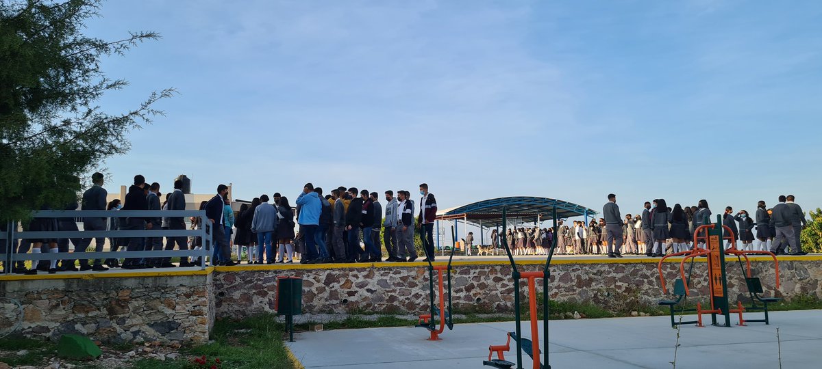 JulianZamoranoE's tweet photo. Iniciamos #CicloEscolar #2022-2023 dando la #Bienvenida a todos los #alumnos, personal #docente y #administrativo.
#TPGA
#TMANTI
#TELEC
#CECYTEQUERETARO https://t.co/rbqueBQaep