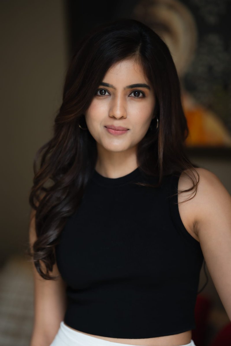 AmrithaFansPage's tweet photo. 🖤 https://t.co/8cvtUoGRiP