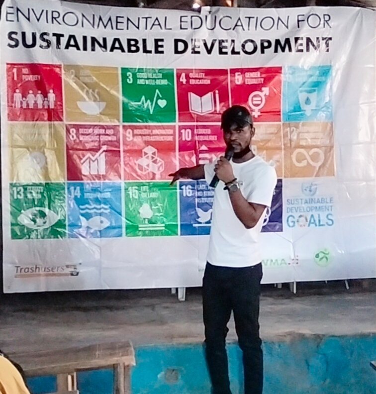 Trashusers tweet media