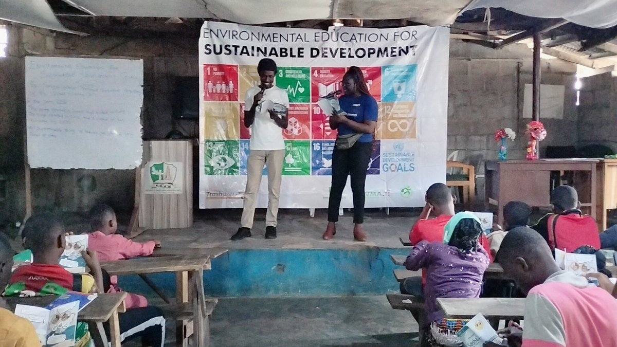 trashusers_NG's tweet photo. SDGs Literacy, Plastic Education, Upcycling, Storytelling, @UN #SDGs #GoGoals board game and, of course, food and drinks 😋... This was our story for the teenagers of the Papa Ashafa community of Iyana-Ipaja. https://t.co/P88zIMRiqy