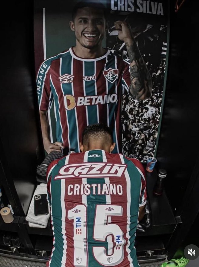 BrazOTricolor_'s tweet photo. Todos já tentaram chupar o próprio pau, mas só Cris Silva consegue. https://t.co/LRyl4Mtu07