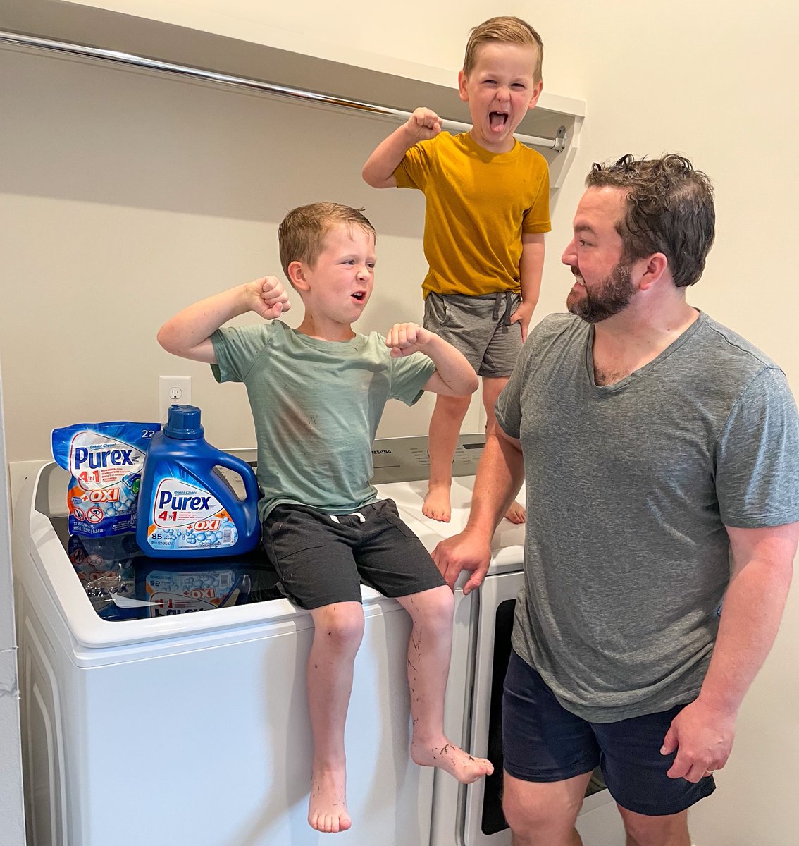 Purex's tweet photo. Messes and memories. Only one is here to stay. ✨☔️
📸: @musiccitymom
#MadeWithLove #rainyday #rainydayfun #SimpleMoments #FamilyTime #LaundryDay #BrightClean #LaundryDayRoutine #Purexlaundrydetergent https://t.co/NYYpEEb55J