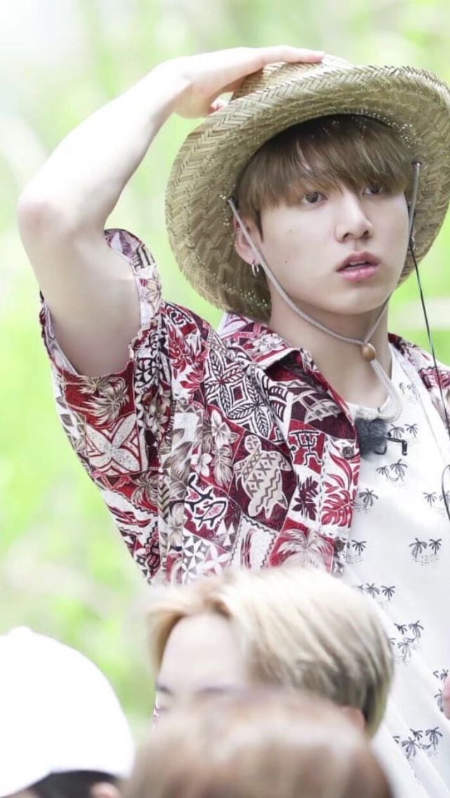 soobjoon's tweet photo. bv2 is my favourite mainly because jungkook wore the same shirt the entire trip and was fighting for his life to prove that he washed it daily https://t.co/Q2RptjTojA