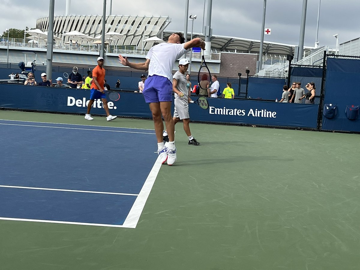 tdnewcomb's tweet photo. Yes, it’s true, @BenShelton is wearing shoes at the #usopen sent to him by @rogerfederer. https://t.co/cDPlWntV89