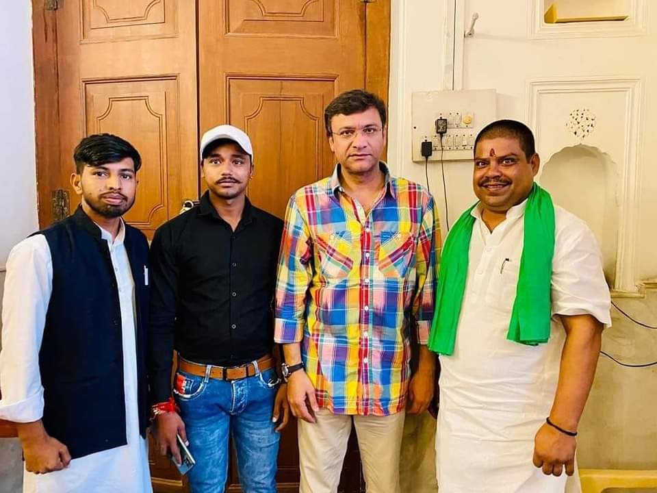 AshfaqDarood's tweet photo. AIMIM Uttar Pradesh Leader Pandit Manmohan Jha Gama Met AIMIM President Naqeeb-E-Millat Barrister Asaduddin Owaisi Sahab and AIMIM Party Floor Leader Habeeb-E-Millat Akbaruddin Owaisi Sahab Today At Party Headquarters Darussalam Hyderabad https://t.co/VAaqhYEhUz