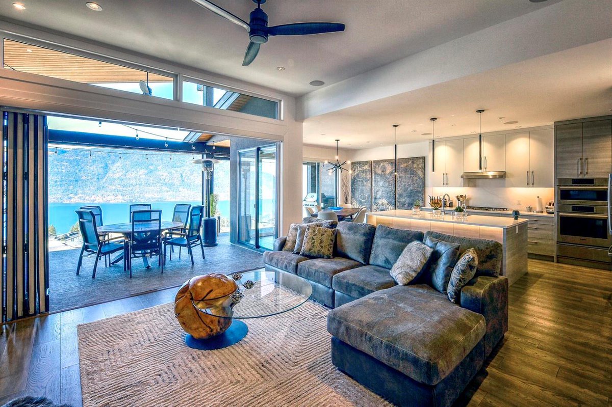 LakeStoneLiving's tweet photo. Truly a magnificent home with no detail overlooked, this is evident by first walking into the entrance as the lake draws you out through the large nano doors to an outside covered oasis of living space.

📷: 9894 Beacon Hill Drive | $2,449,000
More Info: https://t.co/4QPWaWWppA https://t.co/e9GK6o0g2a