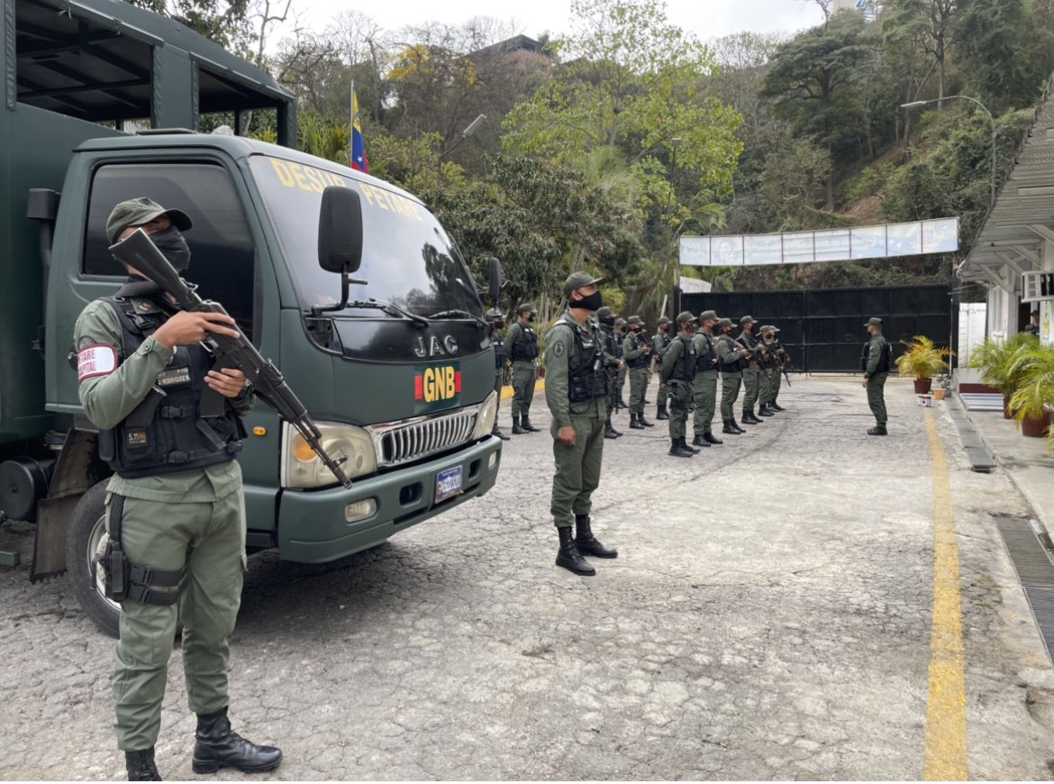 Rodriguezcmadte's tweet photo. #29Ago // 🚨🚔SEGUIMOS TRABAJANDO POR LA SEGURIDAD DE LOS CIUDADANOS 🇻🇪

#29Ago #PueblosUnidosPorLaPaz
#ProtectoresDeSoberaníaYPaz #Dpetare 
.@CZGNB_43
.@GnbGaranteDePaz https://t.co/j10sWLIgic