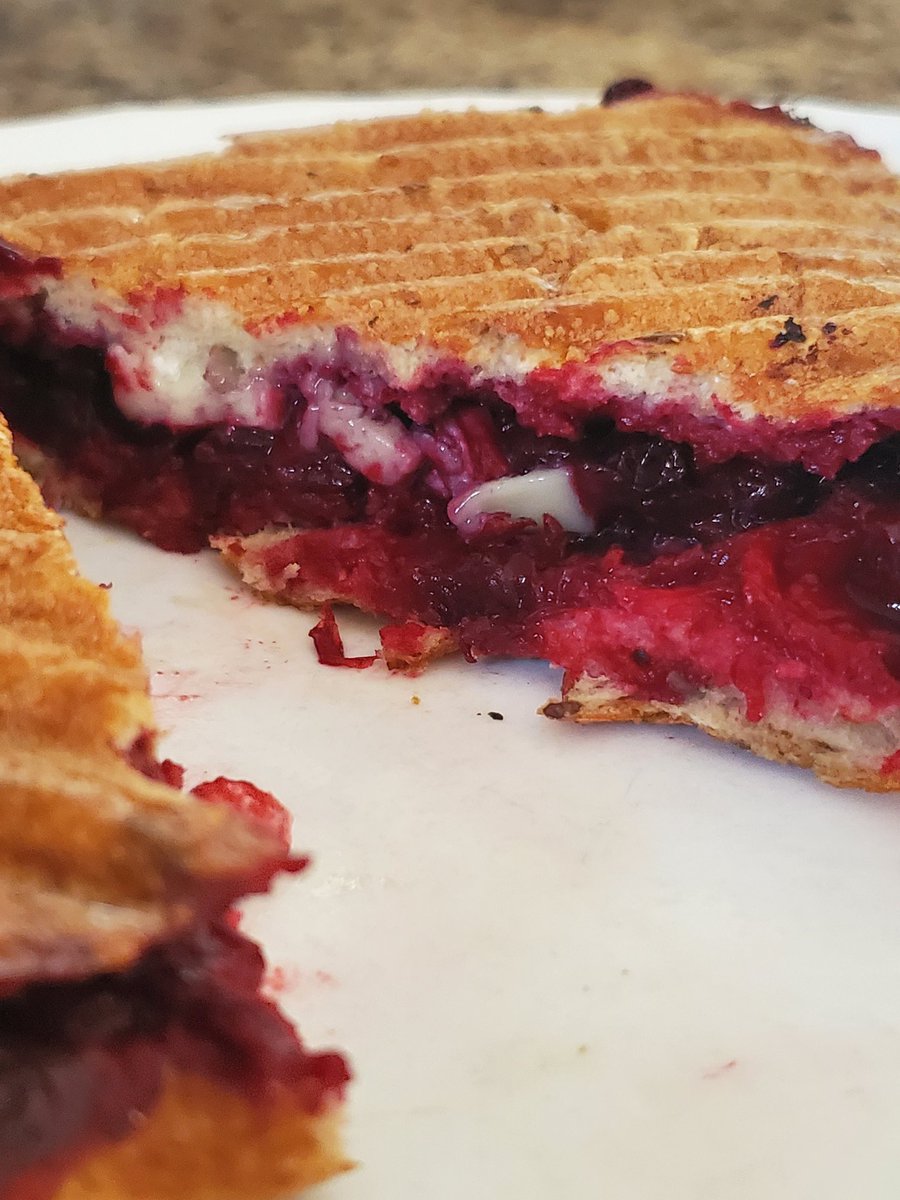 FUDGE841's tweet photo. Little #Patridge #Berry and #Brie on the grill 😋 #Happy #Monday #TwitterFriends https://t.co/8EKhI0uzsR