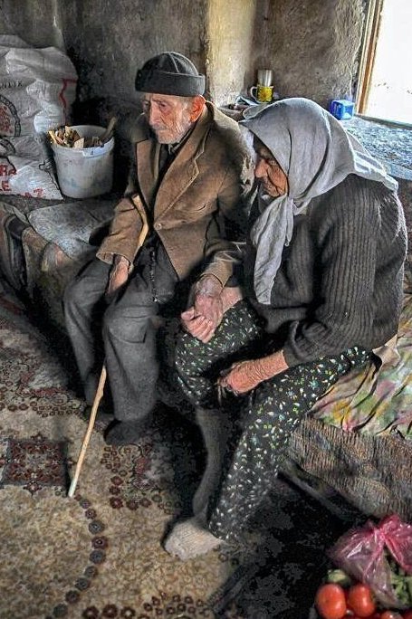 HepsiGercek37's tweet photo. Ne demiş Zarif Adam ; 

“Bize sözlerimizden çok, Yüreğimizden anlayan gerek..” https://t.co/lDRclcYH5B