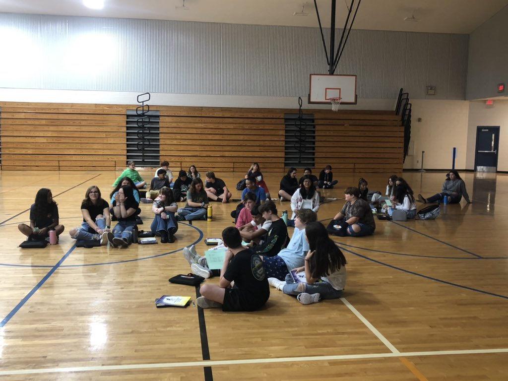 @MiddleNewport has the perfect theme this year! Smiling faces are setting the stage for a great year. This is the first time since Covid that students are using lockers. I love normal! Do GREAT things Eagles! 🦅 #lighttheway