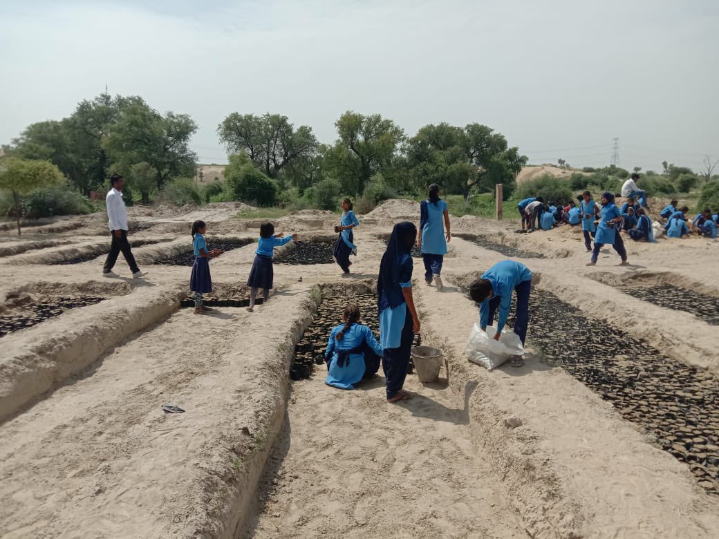 HabitatHealer's tweet photo. देव जसनाथ पारिवारिक वानिकी जन पौधशाला, पर्यावरण तीर्थ डाबला, लूणकरनसर, बीकानेर।our another #FamilialForestry public nursery at Dabla Talab, the land of Jasnath Ji who taught about sustainable living 500 years ago. @UNCCD @ibrahimthiaw @UNEP  @SarahBandaG @pargaien https://t.co/qGYqvZPwTA