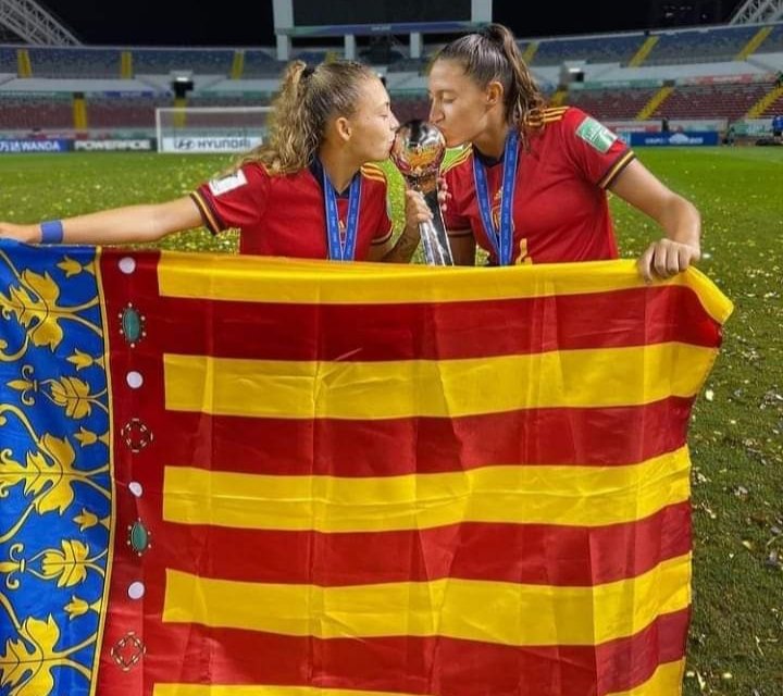 fgmvcf's tweet photo. España Sub-20 Campeona del Mundo🏆Enhorabuena! Especialmente a las jugadoras del Vcf Fiamma Benítez y Asun Martínez! Felicidades Campeonas! 👏🏻⚽️🦇 https://t.co/Bkdz1n3Rpc