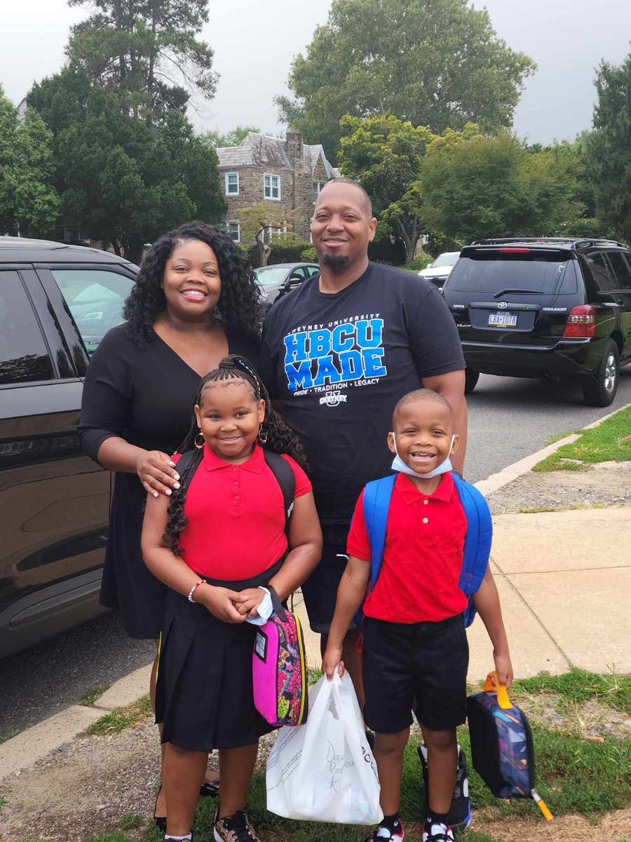 CouncilwomanKGR's tweet photo. Celebrating #backtoschool2022 with the Richardson kids! βοΈπ
.
.
.
I am wishing our young people, working parents and teachers the best as we embark on this new school year!!
@PHLschools
#BackToSchoolPHL #MomsGetTheJobDone #phled https://t.co/gWU0Ae7lJB