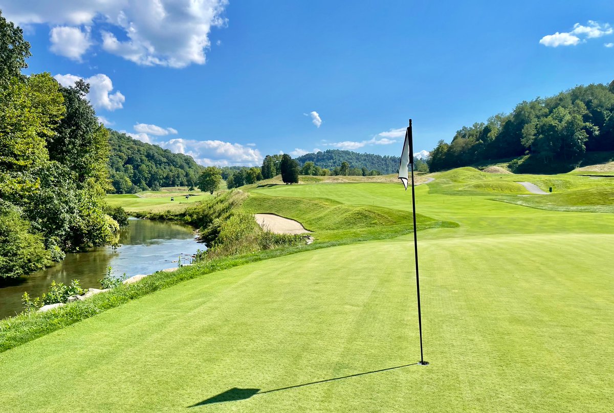 petedyegc1's tweet photo. Best of luck to all of the teams playing in our Pete & Alice Cup this weekend!
📸cred: @SeanCovich
#PeteAndAliceDye #PeteDyeGolfClub #WVGolf #Golfers https://t.co/N6jRNYY88u