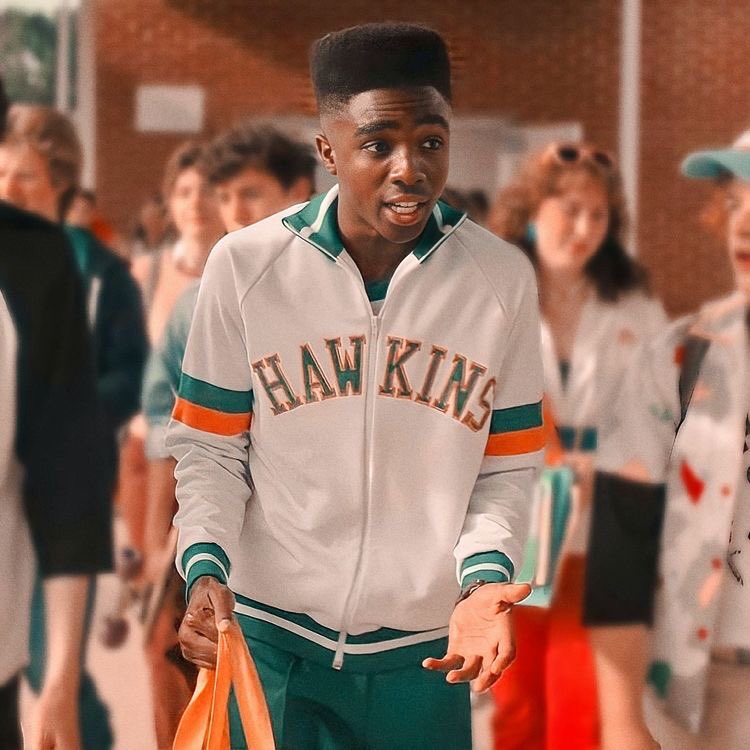 bucklairthinker's tweet photo. *aggressively uses hand gestures* #LucasSinclair #RobinBuckley #st #StrangerThings #StrangerThings4 #st3 #Bucklair #rebelrobin #lucasontheline #MayaHawke #CalebMclaughlin #sttwt #st4 https://t.co/7KmrHVRaR0