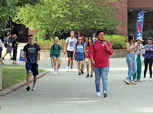 SUNY_Orange's tweet photo. First day of classes today. #SOhappy to have students back on campus for the @SUNY_Orange Fall 2022 semester. What does your future hold? Whatever it is, you can be confident that your path begins here. #SOlocal, #SOaffordable, #SOconvenient https://t.co/oZ97zx4J8r