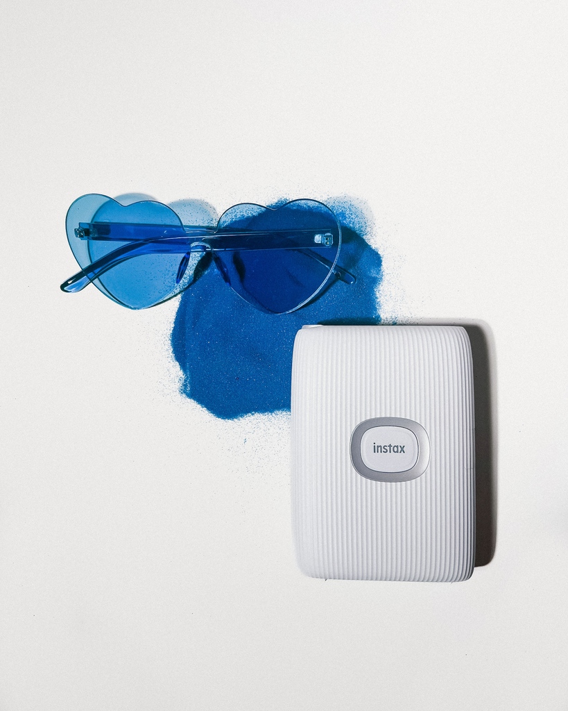 instax's tweet photo. Roses are red, violets are blue, we love printing photos with our Mini Link 2! 💙
.
.
.
#DontJustTakeGive
#GiveInstax
#InstaxMiniLink2
#InstaxFilm
#FeelinCool https://t.co/fa8gT2T28U