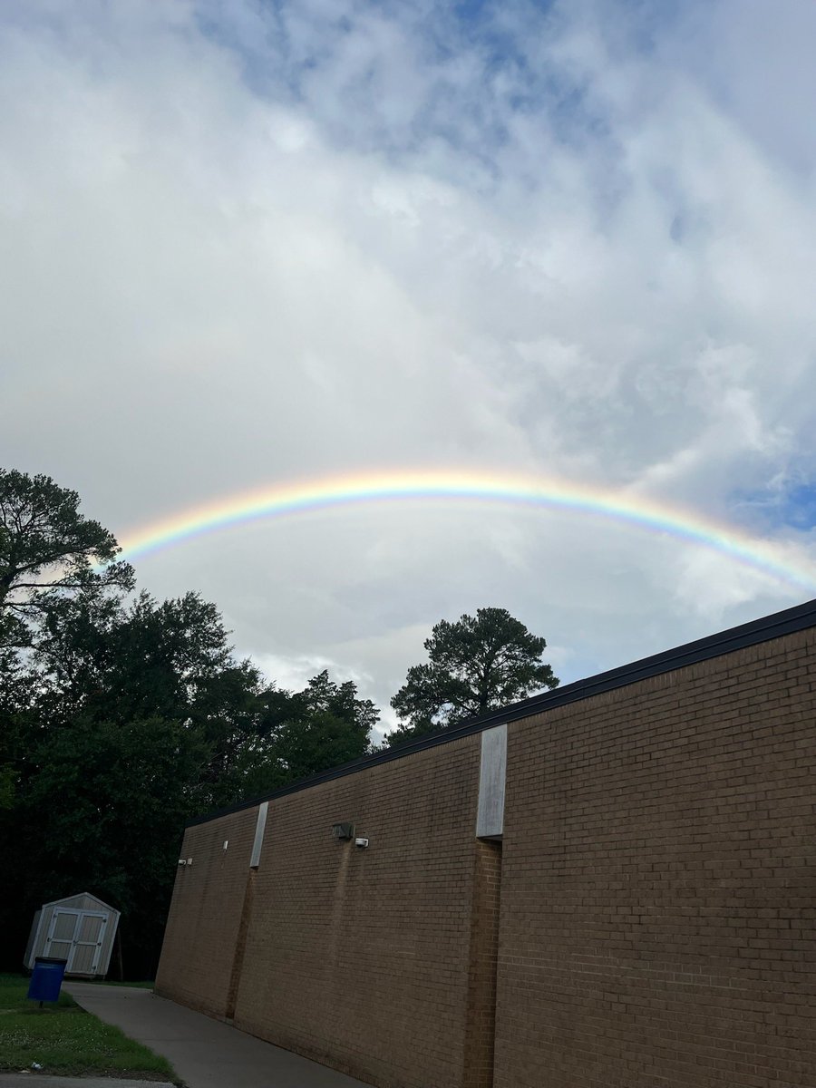 HaudeKISD's tweet photo. You know it’s going to be a great day of learning when there is sunshine and rainbows over Haude! Inside is where we find the pot of gold in our learning! https://t.co/qzh9L0vfeM