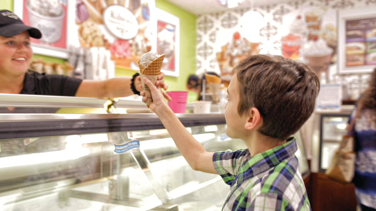 BroadwayatBeach's tweet photo. Celebrate getting through Monday with a sweet treat at Kilwins!🍦🍨😋 https://t.co/XMqHOFSoyH