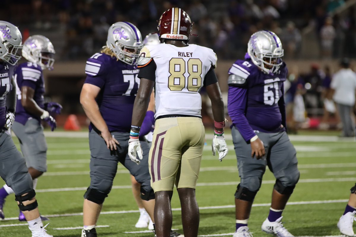 AcousticStudios's tweet photo. @dodie4nic @SC_BulldogFB @CoachKRHarrison @JColeman2023 @darien_riley88 @Jaylen_Carter__ @jaylenmays4  Defense Looking Real Hungry Played Their Butts off 💪🏾 #RECRUITTHECREEK #DEFENSIVEUNIT https://t.co/WBBX4dbX7n