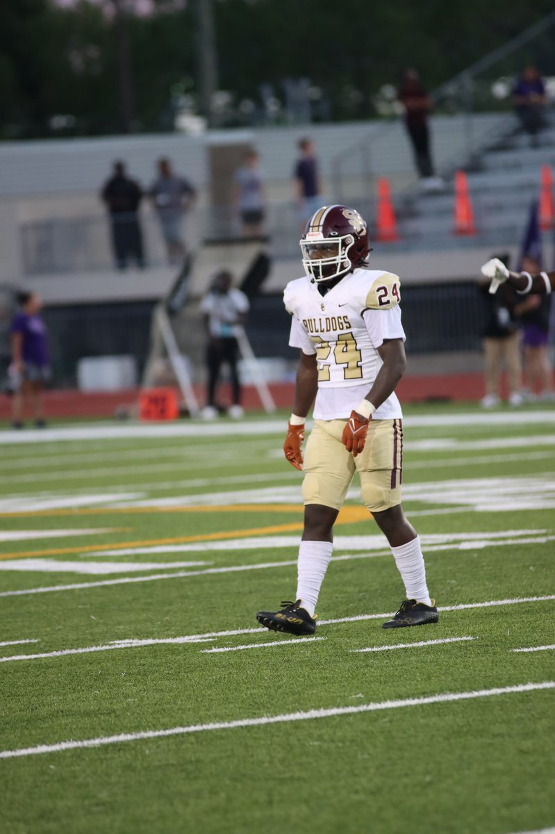 AcousticStudios's tweet photo. @dodie4nic @SC_BulldogFB @CoachKRHarrison @JColeman2023 @darien_riley88 @Jaylen_Carter__ @jaylenmays4  Defense Looking Real Hungry Played Their Butts off 💪🏾 #RECRUITTHECREEK #DEFENSIVEUNIT https://t.co/WBBX4dbX7n