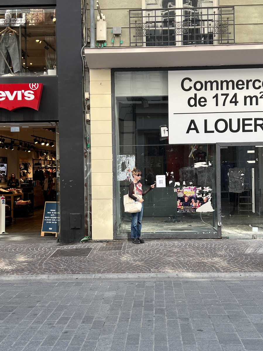 flurtcobain's tweet image. damn i’m feeling really lazy in lille, france #FeelingLazy💤

@babyqueen