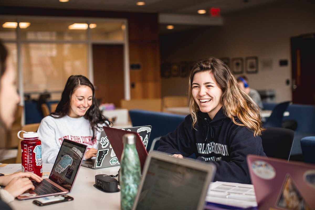 FDUWhatsNew's tweet photo. Sylly Week = Best Week.

#myfdu #fduwhatsnew #fdu #fairleighdickinsonuniversity #backtoschool #newsemester #newschoolyear #fall2022 #syllyweek #syllabusweek https://t.co/6aa0iGFygX